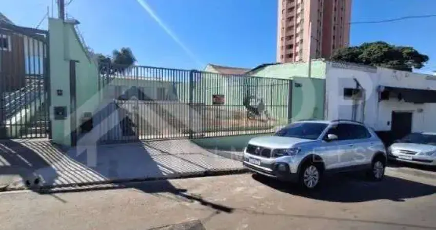 Excelente ponto comercial com 440 metros de terreno e 122 metros de construcao, com estacionamento interno rotativo para varios carros