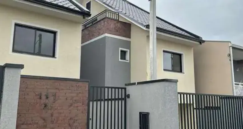 Triplex  à venda de frente para rua no Xaxim em Curitiba