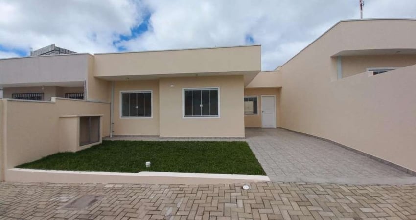 Casa ampla com 3 quartos e quintal para locação no Jardim Claudia em Pinhais, por R$ 2800,00
