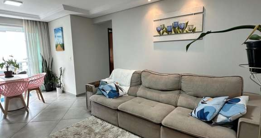 Apartamento à venda no Bacacheri com 3 quartos, suíte e mobiliado.