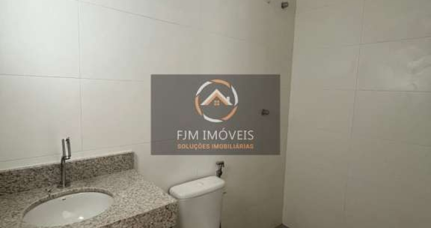 FJM IMÓVEIS VENDE -  Linda casa Triplex, 3 suítes espaçosas, sala integrada com cozinha, 4 banheiros, 2 vagas, ótimo terraço com vista para o verde. Próxima a todos os comércios da região como superme