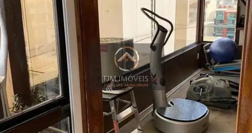Luxuosa Cobertura TRIPLEX em Icaraí - 4 Suítes, 440m² por R$2,5M