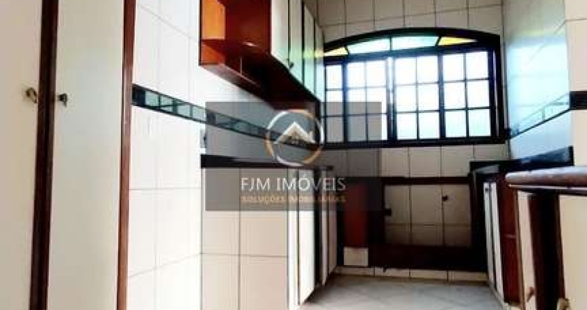 FJM IMÓVEIS VENDE: Casa em Piratininga, Niterói: 200m², 5 dormitórios, 3 banheiros por R$1.595.000. Oportunidade imperdível!