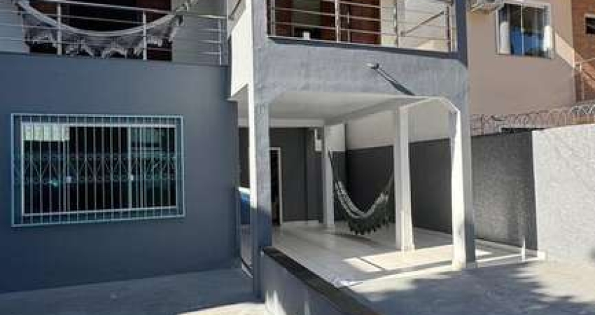 CASA NO CENTRO COM 4 SUÍTES