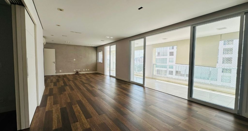 Apartamento a venda no Du Champ, 233m, 3 quartos sendo 3 suítes, 4 vagas.