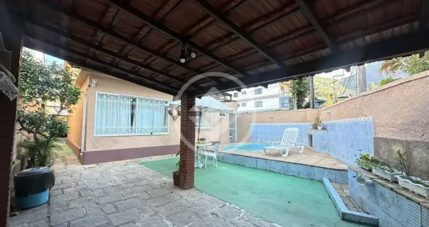 Casa com 2 quartos à venda na Rua Vereador José Elías Zaquem, 468, Agriões, Teresópolis