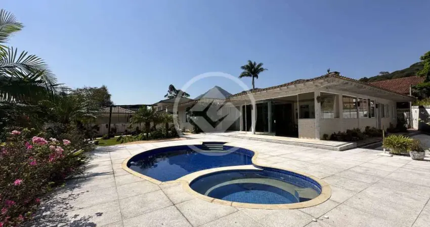 Casa em condomínio 4 suítes, 330m², comary, teresópolis/rj codigo: 64591