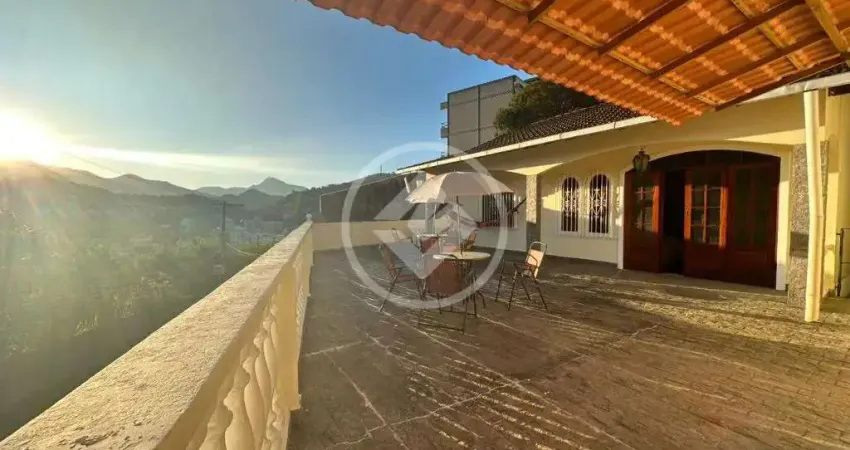 Casa com 4 quartos à venda na Rua Jequié, 55, Fazendinha, Teresópolis