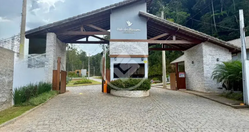 Terreno totalmente plano com toda a infraestrutura de um verdadeiro clube exclusivo. codigo: 106615