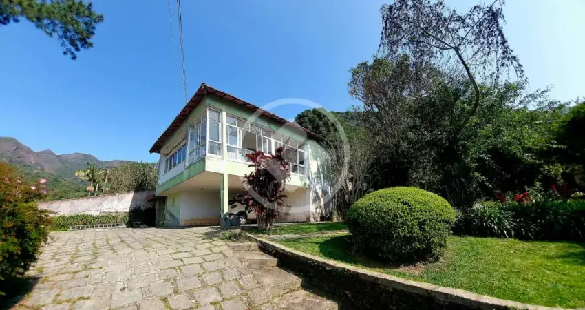 Casa em terreno de 2.217 m² e área construída de 232,89 m², com 3 quartos, sendo 1 suíte à venda por r$ 850.000,00, no bairro cascata dos amores. teresópolis-rj codigo: 156903