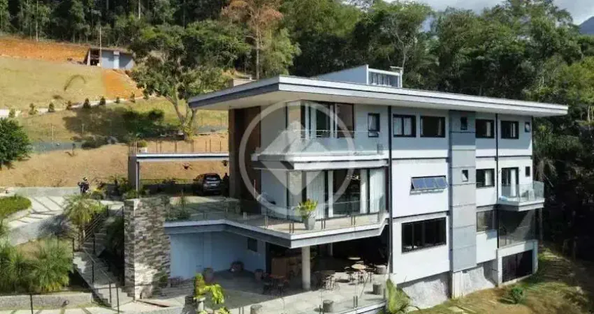 Casa de alto padrão para locação com 6 suítes r$ 25.000,00 - parque do imbuí -teresópolis/rj codigo: 151270