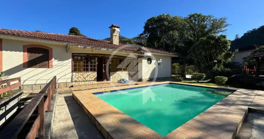 Casa à venda, 4 quartos, 1 suíte, 3 vagas, iúcas - teresópolis/rj codigo: 131085