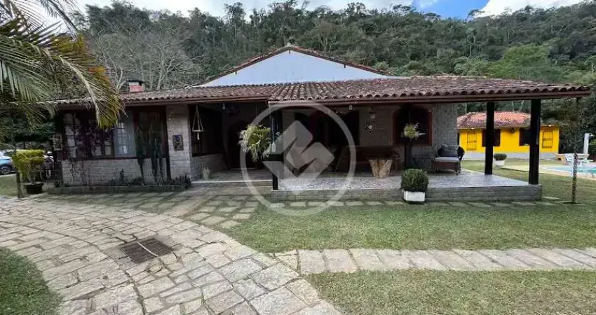 Sítio de alto padrão, r$ 1.700.000,00 - pessegueiros/teresópolis - rj codigo: 134970