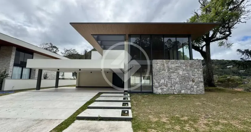 Casa de alto padrão com 4 suítes no vale dos eucaliptos, quebra frascos - teresópolis/rj codigo: 136167
