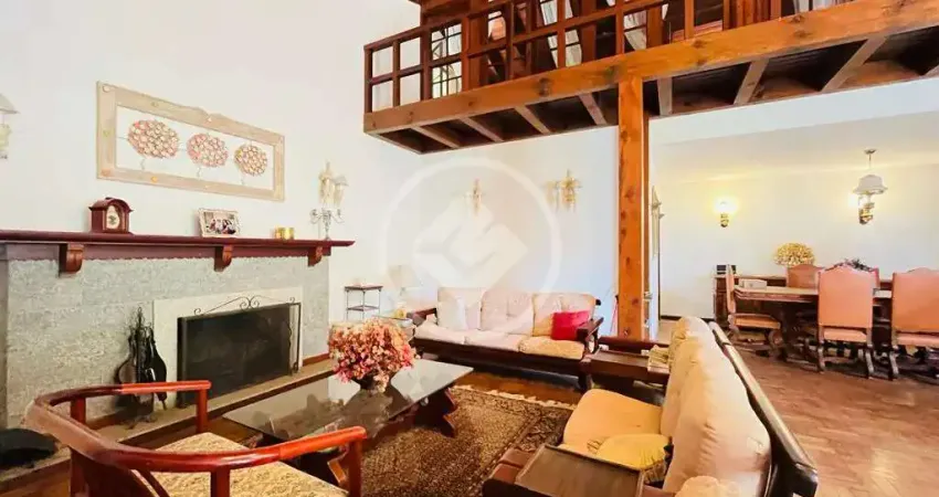 Casa com estilo serrano, um verdadeiro refúgio, com 399 m2, terreno amplo 4.358 m2, lazer completo, localizada a 5 minutos do centro da cidade, bairro possuí comércio completo. codigo: 80464