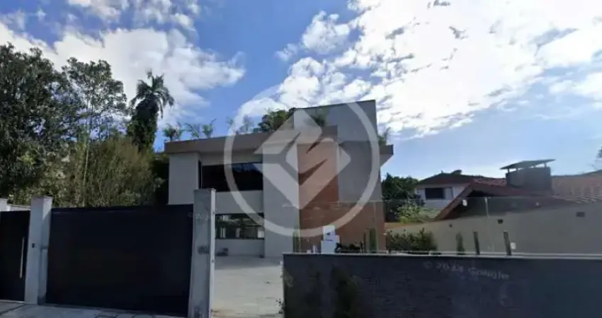 Casa de alto padrão com 5 quartos,  350m² à venda por r$ 2.300.000, iúcas - teresópolis/rj codigo: 108999