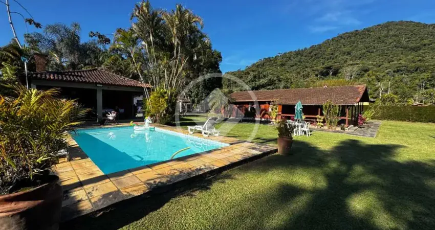 Casa linear a venda, dentro de condominio, potaria e segurança 24h por r$ 750.000,00 codigo: 132834