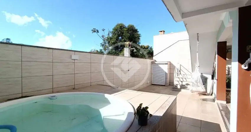 Linda casa duplex com 4 quartos de área construída de 96,64 m2 à venda por r$ 990.000,00 em iucas , teresópolis, rj codigo: 120049