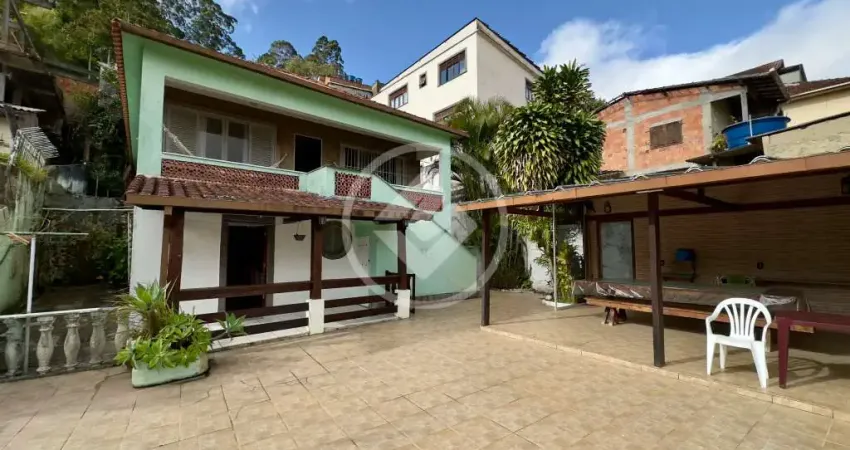 Casa com três quartos, 114m² à venda por r$495.000,00 - são pedro - teresópolis/rj codigo: 137085