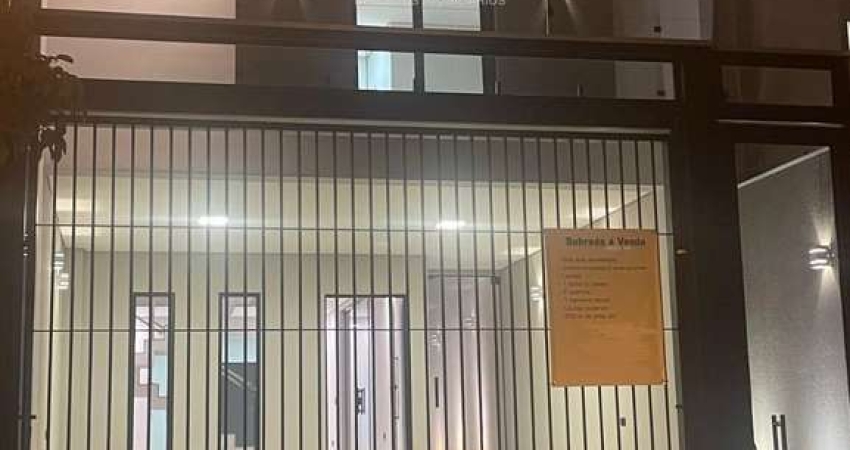 Sobrado à venda em Maringá, Jardim Itália II, com 3 quartos, com 230 m²
