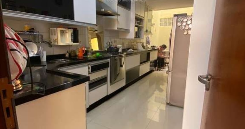 Sobrado à venda em Maringá, Vila Esperança, com 4 quartos, com 330 m²