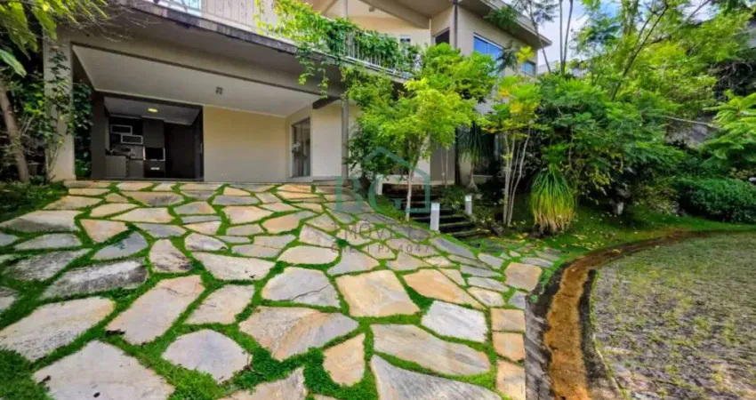 Excelente casa de alto padrão á venda em condomínio fechado em Poços de Caldas MG.