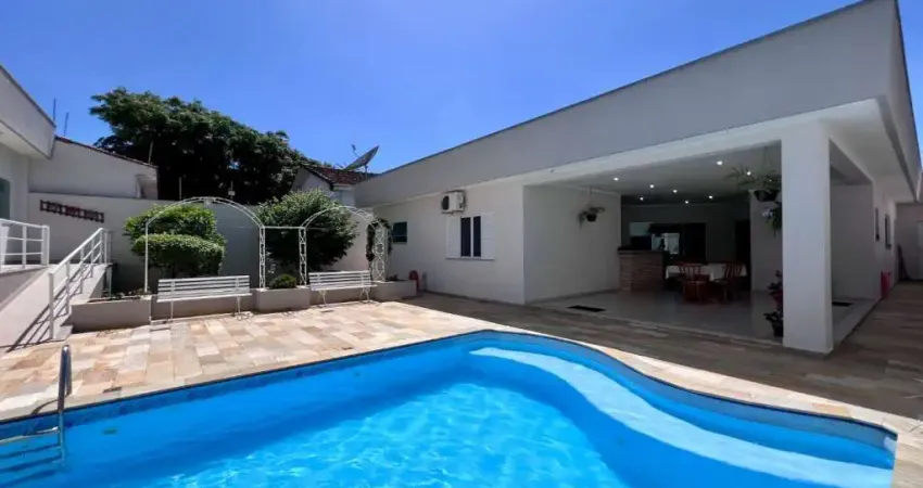 Casa com 3 dormitórios à venda, 340 m² por R$ 1.800.000,00 - Centro - Peruíbe/SP