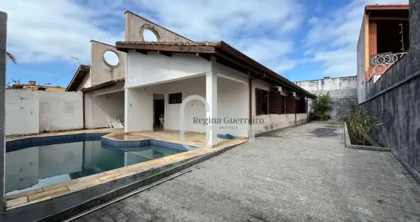 Casa com 4 dormitórios à venda, 249 m² por R$ 900.000,00 - Estância São José - Peruíbe/SP