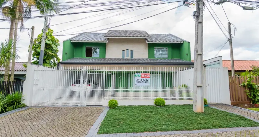 Casa com  piscina e edícula próximo ao Parque Bacacheri