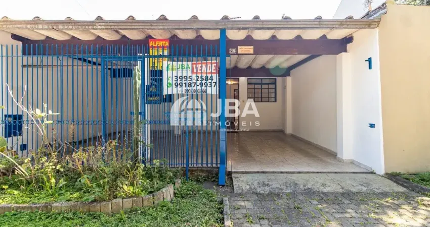 Casa térrea de frente para a rua  em ótima localização no boqueirão