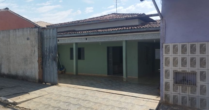 CASA 4 QUARTOS COM 2 BANHEIROS CENTRO DE PARAOPEBA = R$ 450.000,00