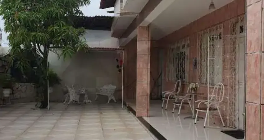 Casa Para Vender com 7 quartos 3 suítes no bairro Pereira Lobo em Aracaju