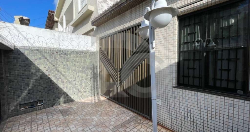 Casa Para Vender com 4 quartos 1 suíte no bairro Novo Paraíso em Aracaju