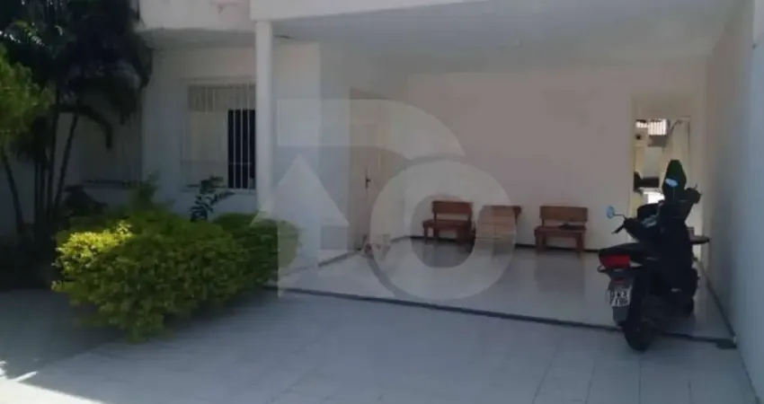 Casa para vender com 4 quartos sendo 3 suítes no bairro farolândia em aracaju.