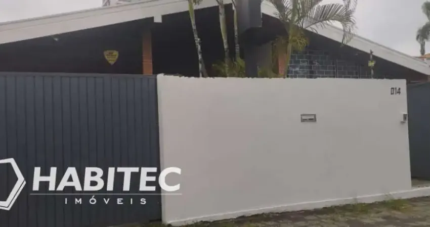 Casa comercial com 10 salas para alugar na Avenida Senador Souza Naves, 1014, Cristo Rei, Curitiba