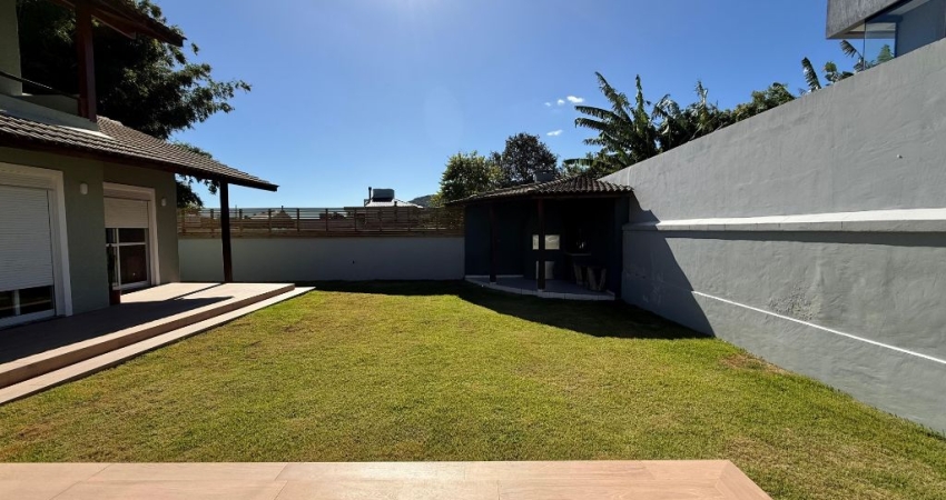 Casa com 3 suítes em condomínio fechado na Cachoeira do Bom Jesus