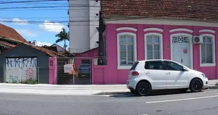 Casa para Venda em Joinville, Bucarein, 5 dormitórios, 1 banheiro, 2 vagas