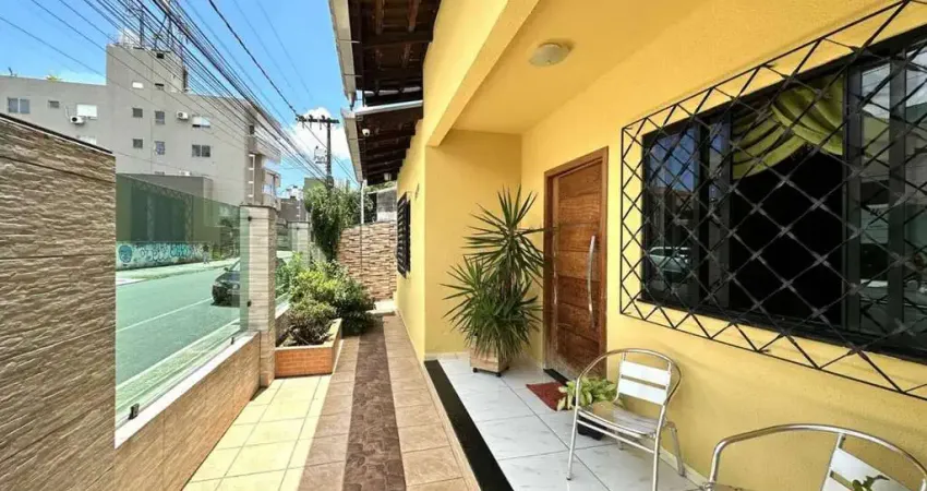 Casa com 3 quartos à venda na Rua 1500, 1349, Centro, Balneário Camboriú
