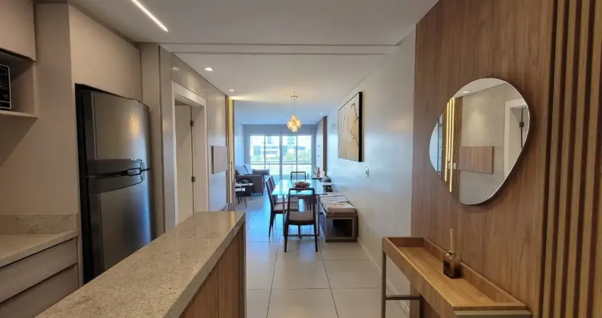 Apartamento 02 dormitórios mobiliado com terraço junto a  praça!