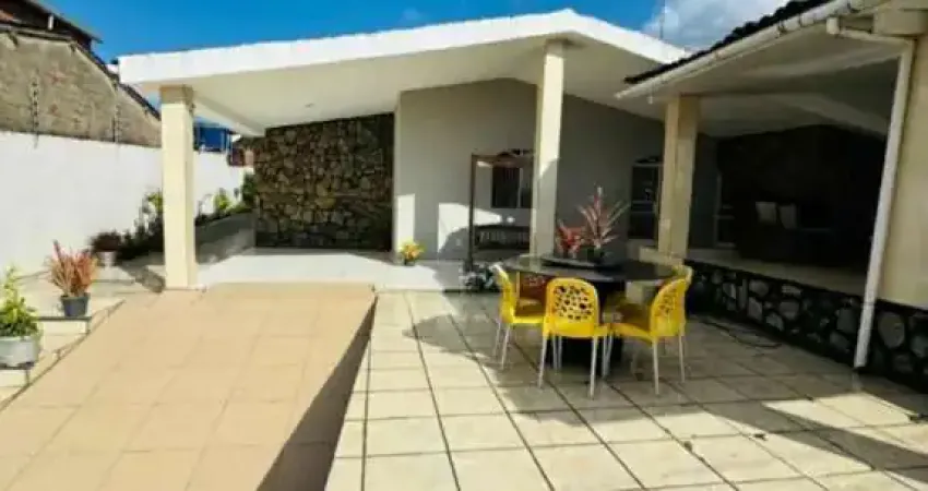 Casa com 3 quartos à venda na Rua Pedro Bonifácio de Oliveira, 7, Barro Duro, Maceió