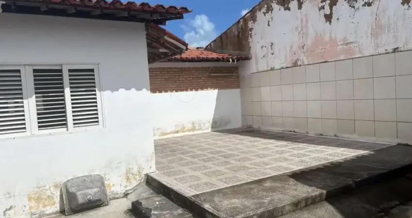 Casa com 2 quartos para alugar na Rua Dulce Dantas Loureiro, 110, Jatiúca, Maceió