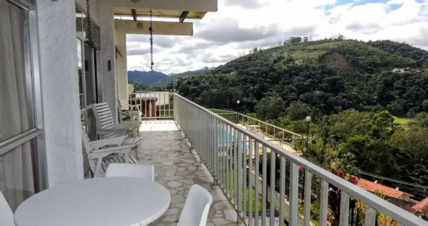 Casa com 4 dormitórios à venda, 448 m² por r$ 1.400.000,00 - golfe - teresópolis/rj