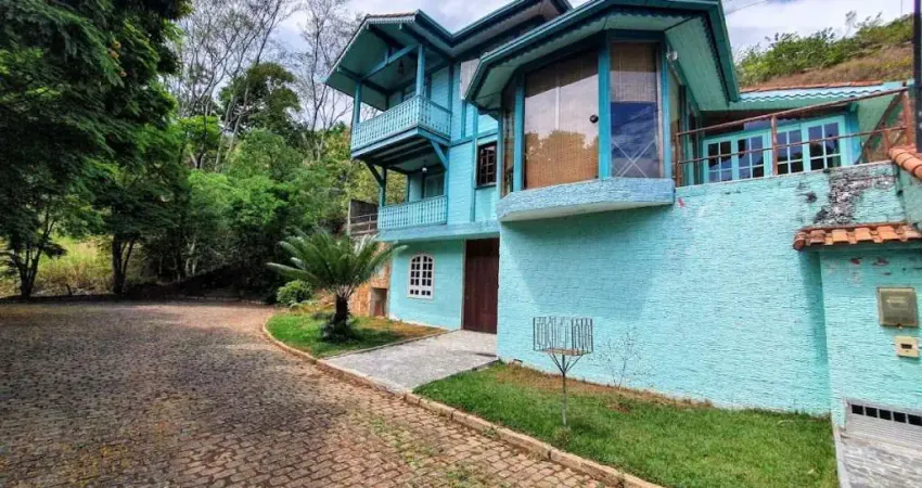 Casa com 5 dormitórios à venda, 295 m² por R$ 900.000,00 - Albuquerque - Teresópolis/RJ