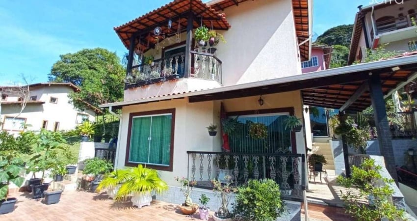 Casa com 4 dormitórios à venda, 190 m² por R$ 760.000,00 - Vargem Grande - Teresópolis/RJ