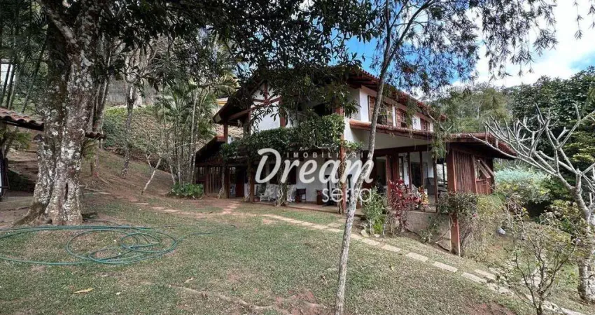 Casa com 6 dormitórios à venda, 304 m² por R$ 950.000,00 - Albuquerque - Teresópolis/RJ