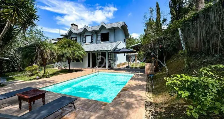 Casa com 4 dormitórios à venda, 235 m² por R$ 1.690.000,00 - Green Valley - Teresópolis/RJ