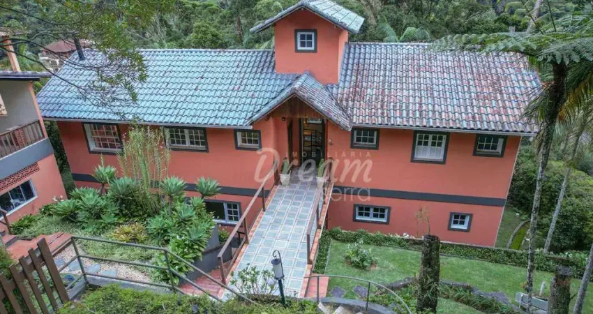 Casa com 4 dormitórios à venda, 242 m² por R$ 1.190.000,00 - Carlos Guinle - Teresópolis/RJ