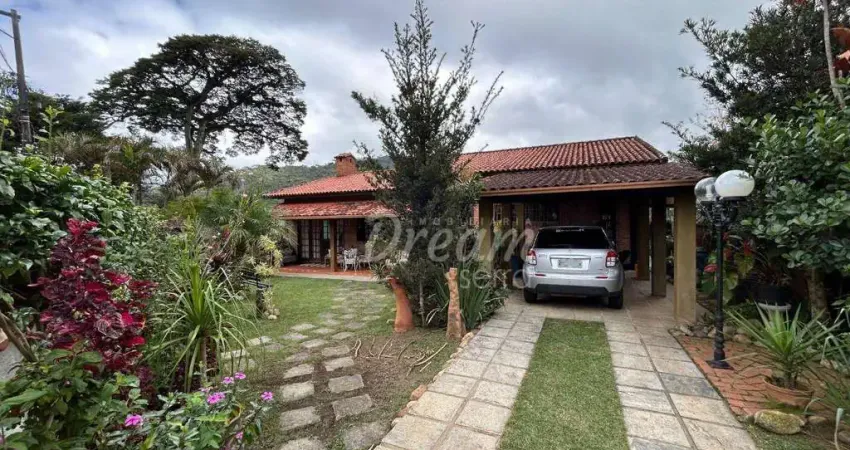 Casa com 4 dormitórios à venda, 173 m² por R$ 1.254.000,00 - Barra do Imbuí - Teresópolis/RJ