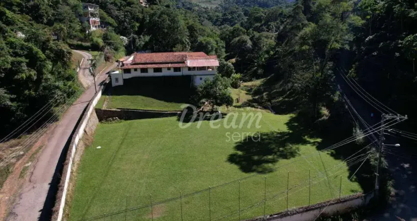 Casa com 4 dormitórios à venda, 490 m² por R$ 1.390.000,00 - Pessegueiros - Teresópolis/RJ