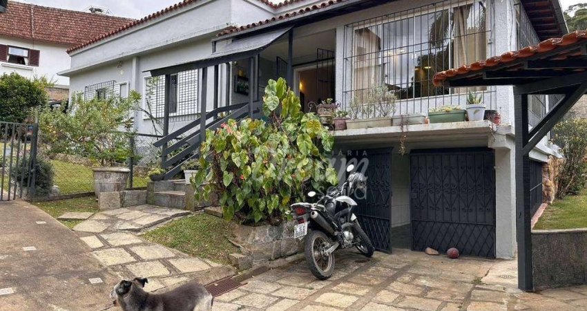 Casa com 3 dormitórios à venda, 163 m² por R$ 795.000,00 - Golfe - Teresópolis/RJ